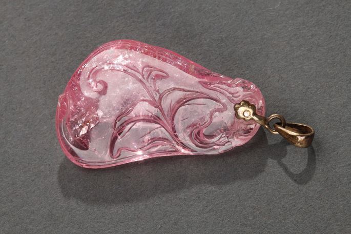 Pendant pink tourmaline sculpted in fruit shape and foliage | MasterArt